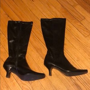 EUC Bass Black Leather Boots
